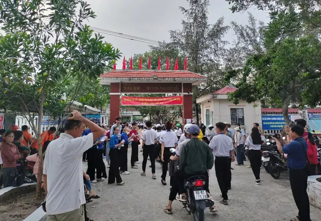 សិស្សជិត 1.15 លាននាក់ឆ្លងផុតការប្រឡងចក្រពត្តិ៖ សំណួរប្រឡងផ្ទាល់ ដោះស្រាយសំណួរអក្សរសាស្ត្រ រូបថត 27