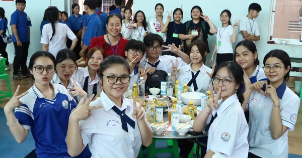 សាលាជាច្រើនក្នុងទីក្រុង Can Tho ផ្តល់អាហារដល់បេក្ខជនប្រឡងសញ្ញាបត្រមធ្យមសិក្សាទុតិយភូមិ