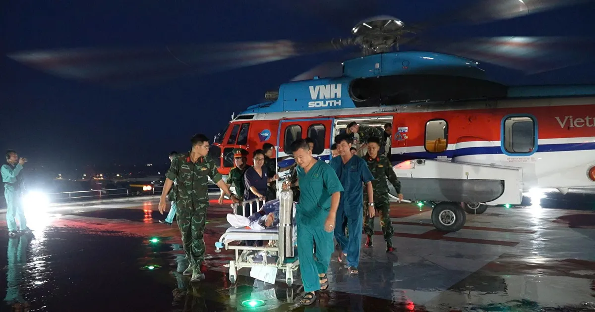 Cấp cứu hàng không đưa bệnh nhân bị thủng tạng về đất liền an toàn
