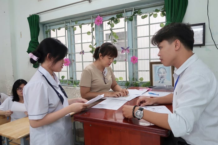 Điểm sáng trong đề thi môn Ngữ văn: "Vùng trời quê hương nào cũng là bầu trời Tổ quốc"- Ảnh 2.