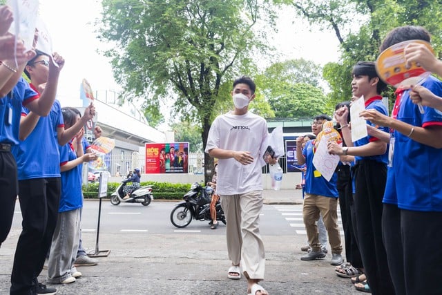 Thi tốt nghiệp THPT: Có thí sinh qua quên phiếu báo dự thi, nay quên CCCD - Ảnh 4.