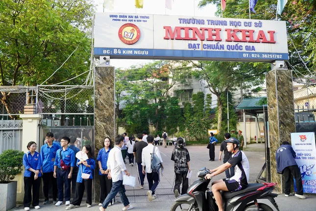 សិស្សជិត 1.15 លាននាក់ឆ្លងផុតការប្រឡងចក្រពត្តិ៖ សំណួរប្រឡងផ្ទាល់ ដោះស្រាយសំណួរអក្សរសាស្ត្រ រូបថត 47