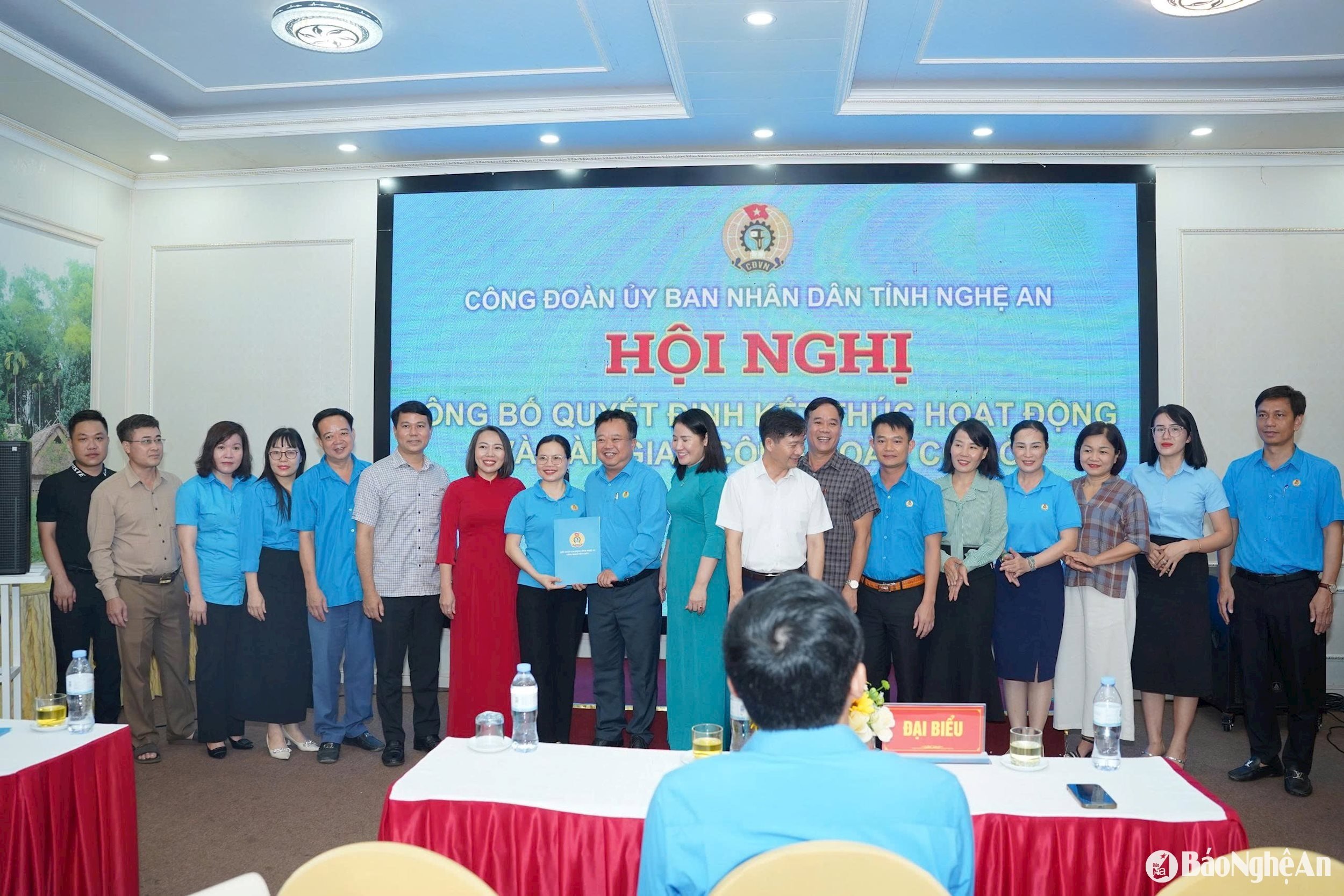 El Sindicato del Comité Popular Provincial finaliza sus operaciones. Foto: Duy Chuong00013