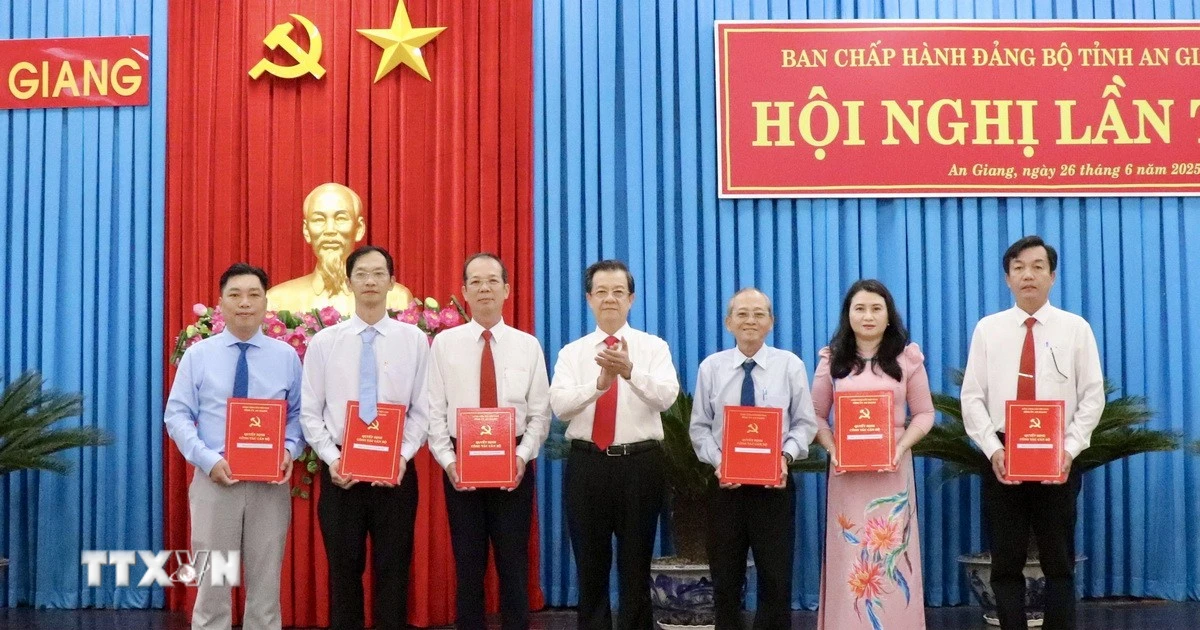 Creación del periódico y radiotelevisión An Giang, nombramiento de un editor jefe