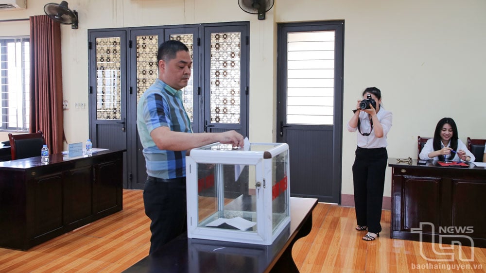 Khách hàng bỏ phiếu đấu giá trên 1,58 triệu tấn than khai thác trái phép.