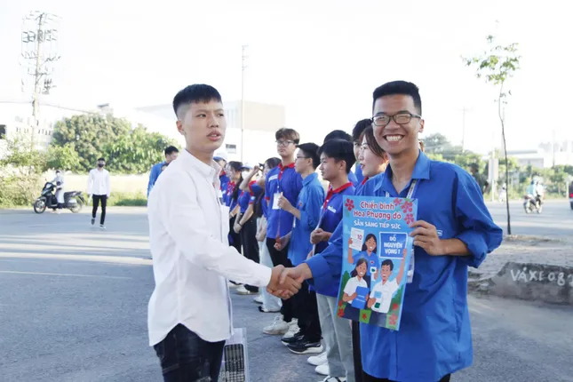 សិស្សជិត 1.15 លាននាក់ឆ្លងផុតការប្រឡងចក្រពត្តិ៖ សំណួរប្រឡងផ្ទាល់ ការដោះស្រាយសំណួរអក្សរសាស្ត្រ រូបថត 23