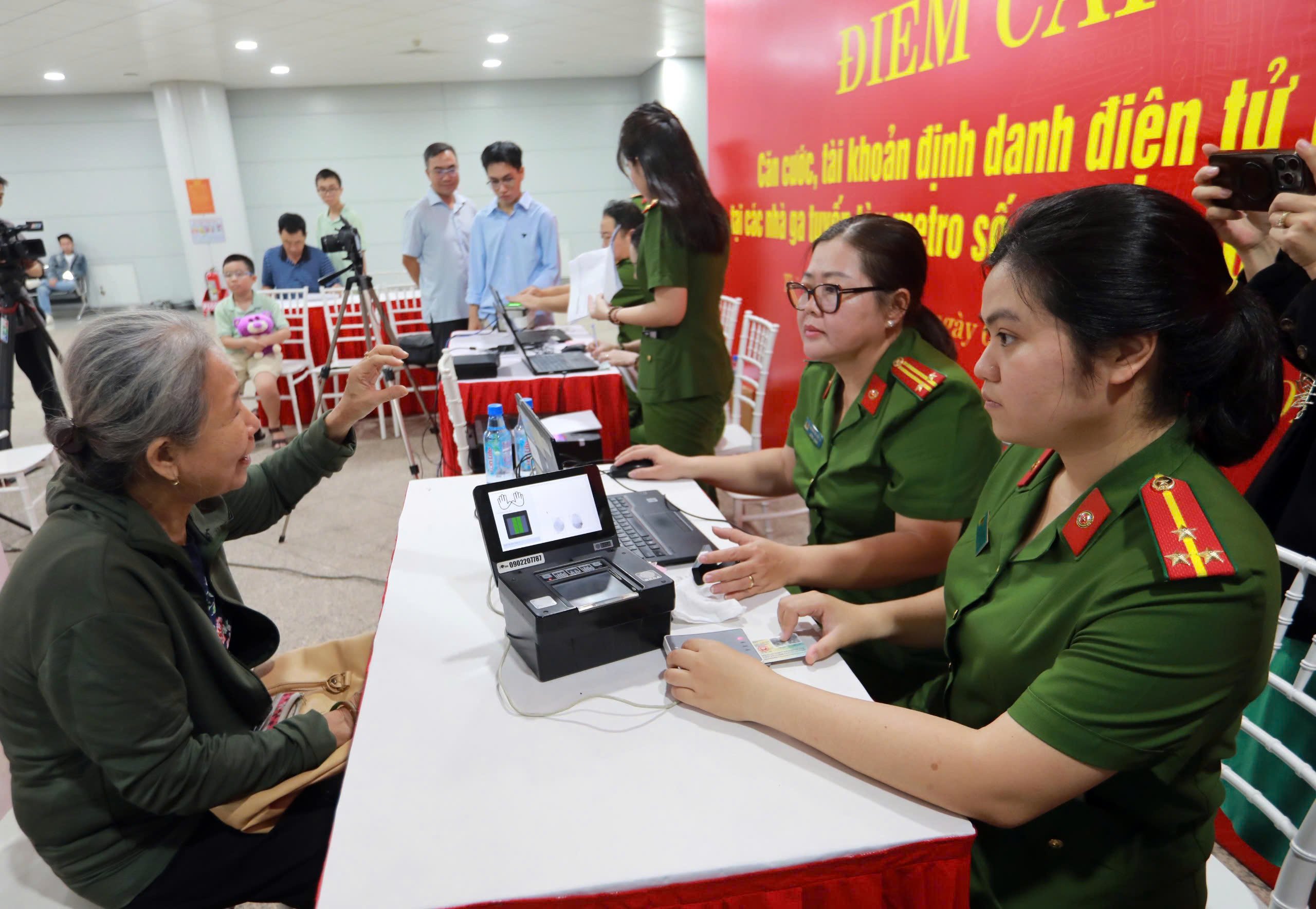 Người dân ở TP.HCM làm thẻ căn cước ở đâu?- Ảnh 1.