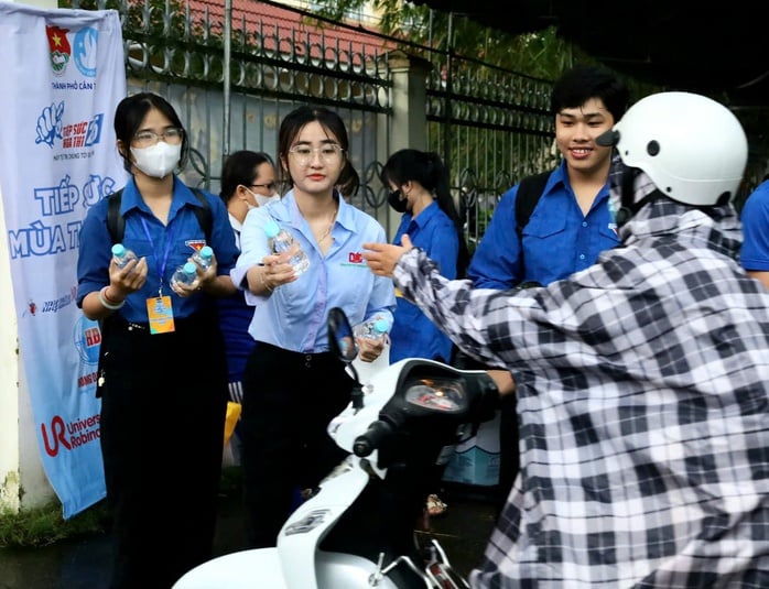 Nhiều trường ở Cần Thơ hỗ trợ suất ăn cho thí sinh thi tốt nghiệp THPT- Ảnh 5.