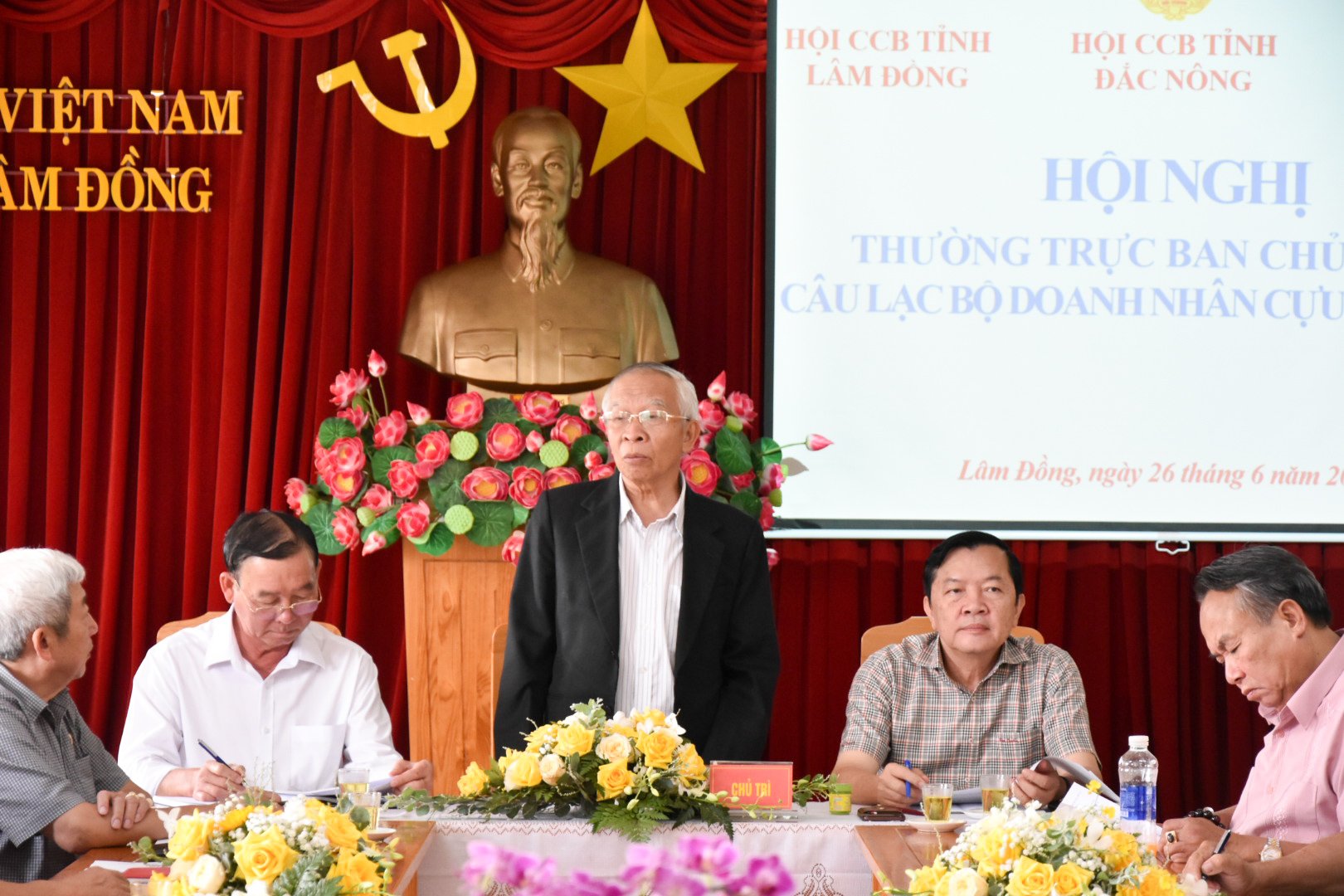 Ông Vũ Công Tiến - Chủ tịch Hội CCB tỉnh Lâm Đồng phát biểu kết luận hội nghị 