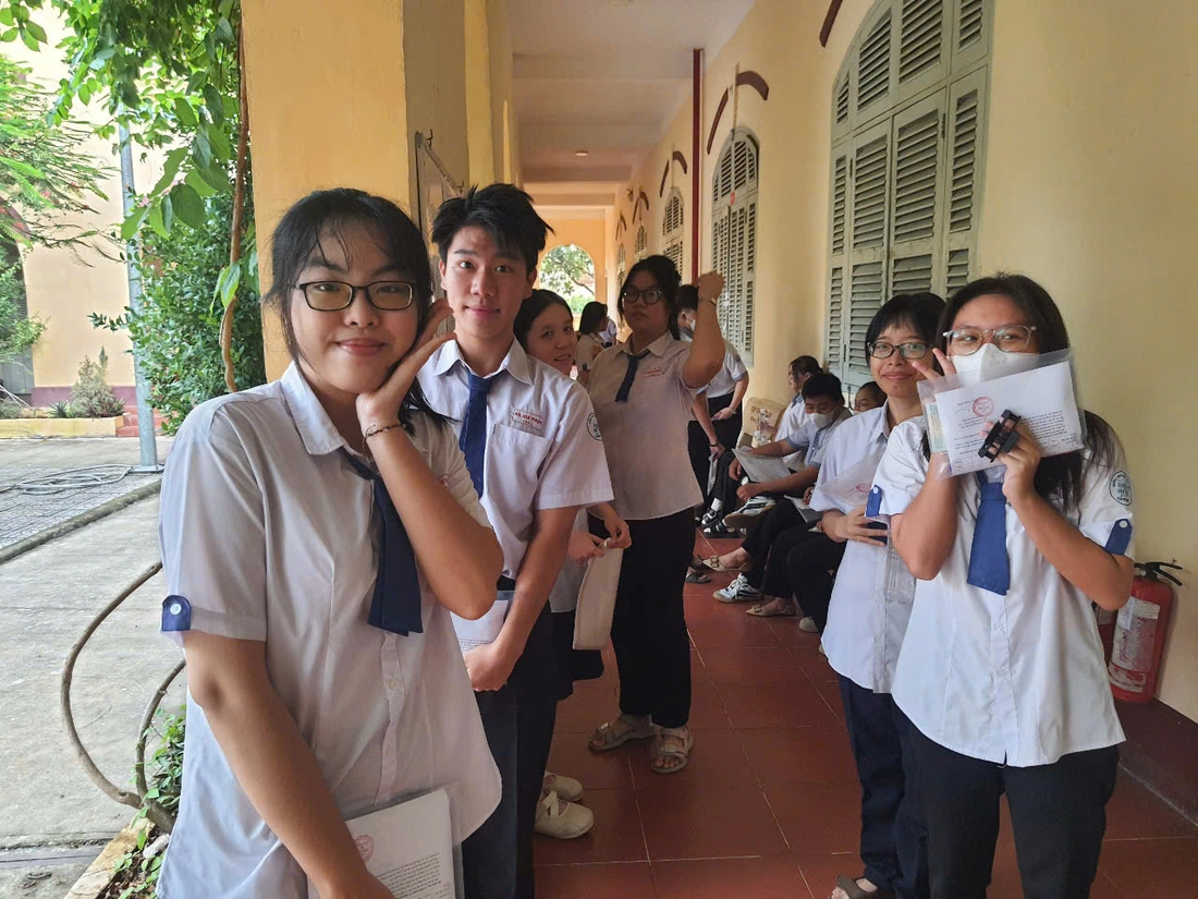 thi tốt nghiệp - Ảnh 25.