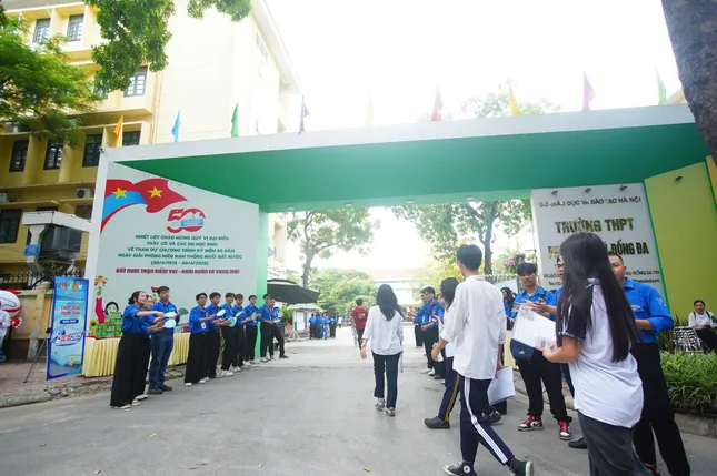Sỹ tử chuẩn bị thi Toán, Cần Thơ đổ mưa lớn ảnh 1