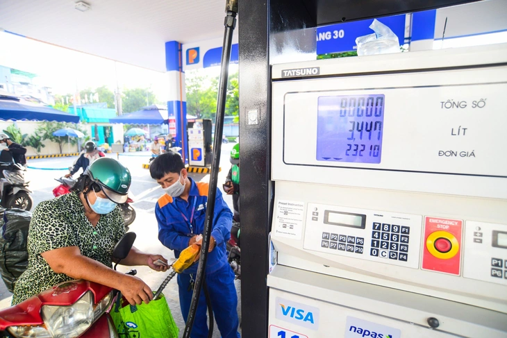 Xăng dầu tiếp tục tăng giá phiên thứ ba liên tiếp - Ảnh 1.