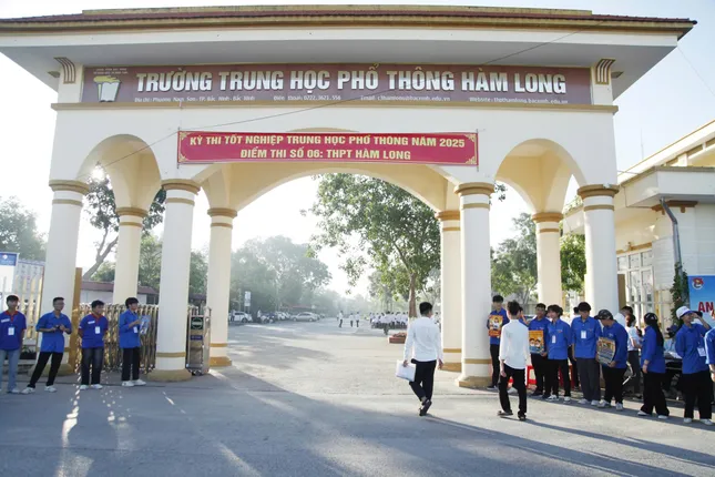 សិស្សជិត 1.15 លាននាក់ឆ្លងផុតការប្រឡងចក្រពត្តិ៖ សំណួរប្រឡងផ្ទាល់ ដោះស្រាយសំណួរអក្សរសាស្ត្រ រូបថត 26