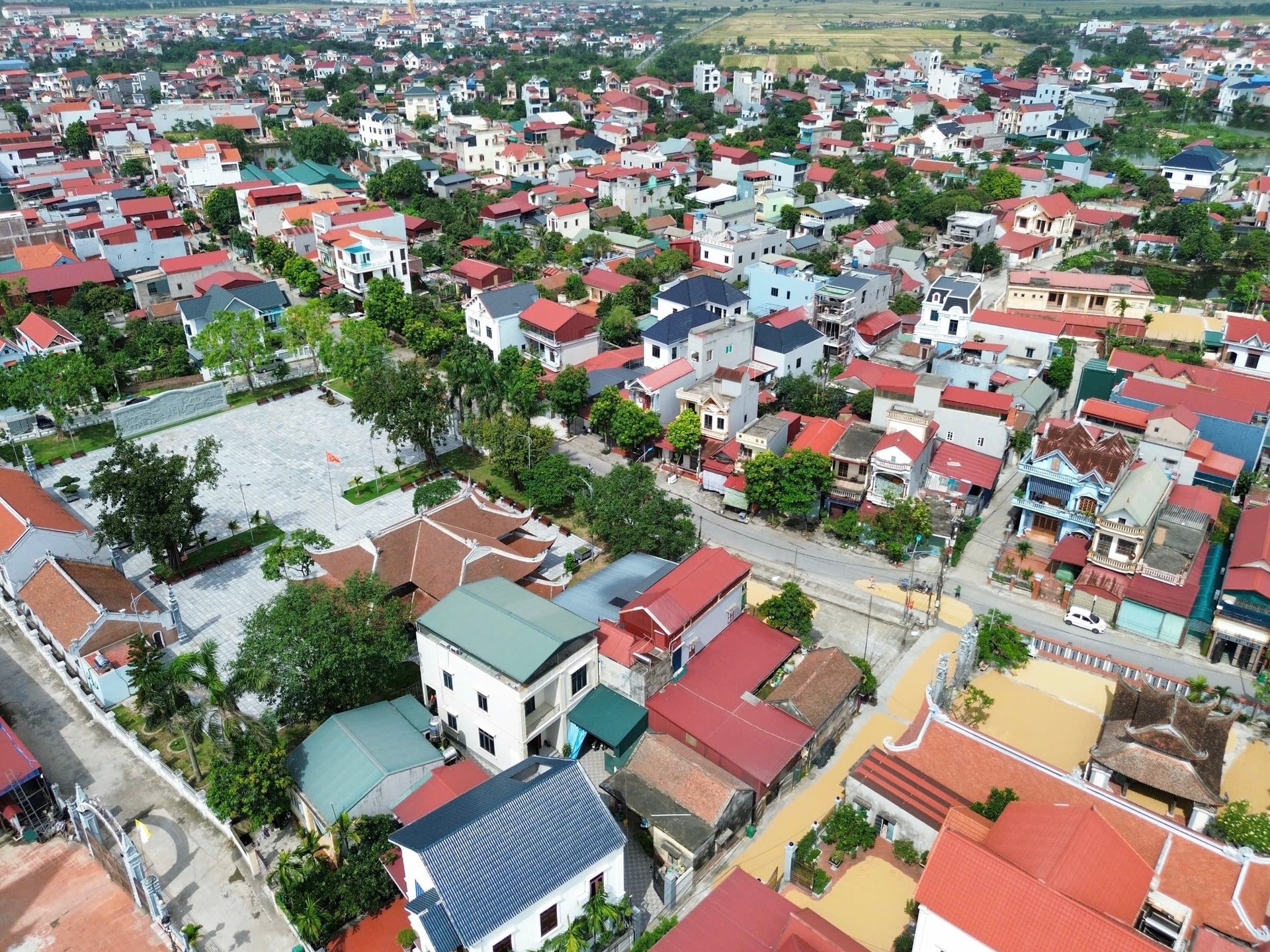 Dong village to the city