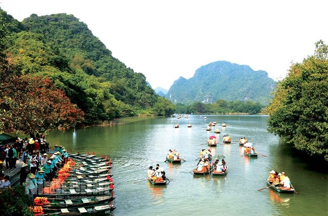 6 tháng đầu năm 2025: Ninh Bình đón khoảng 7,2 triệu lượt khách - Ảnh 1.