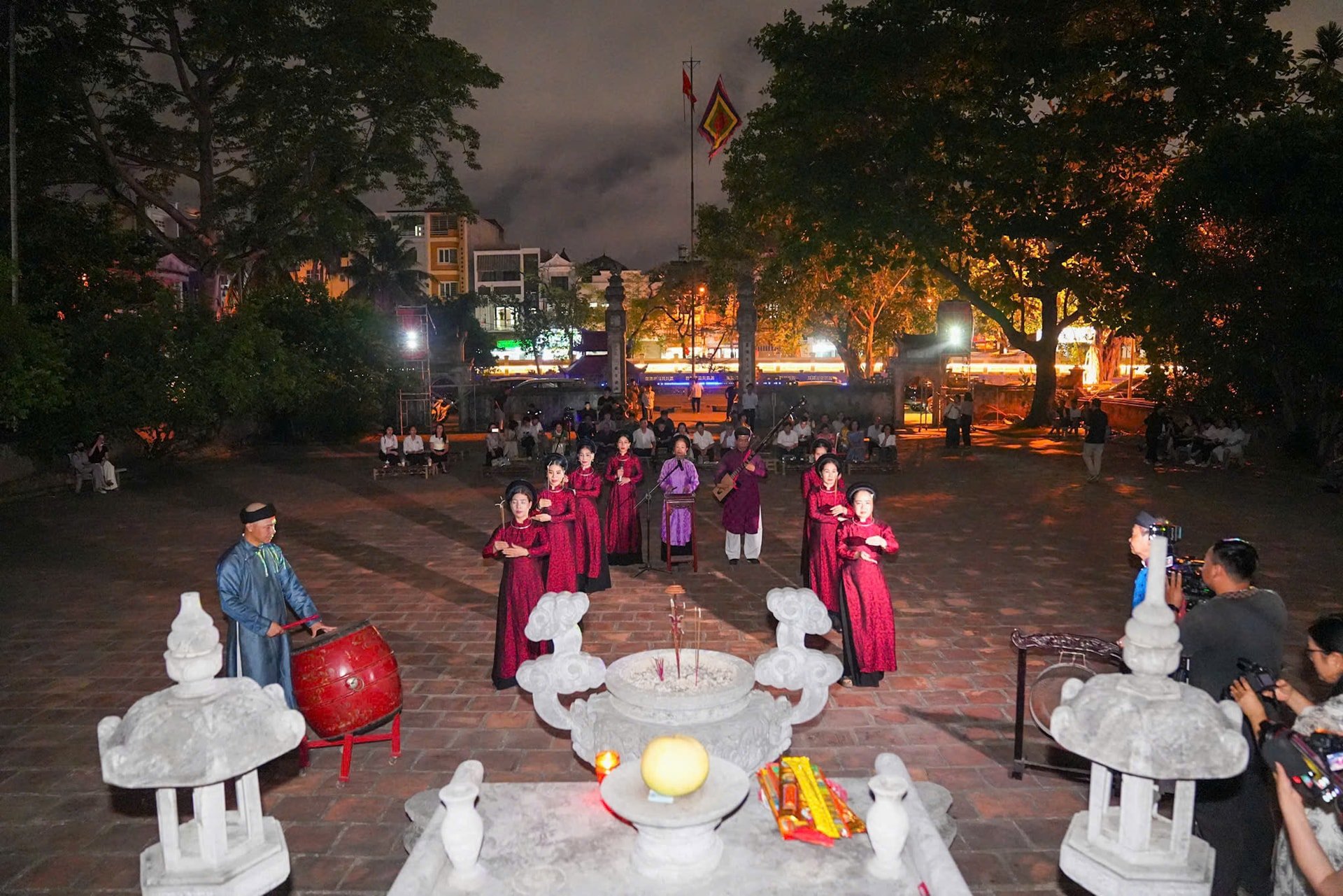 hat-of-the-dinh.jpg