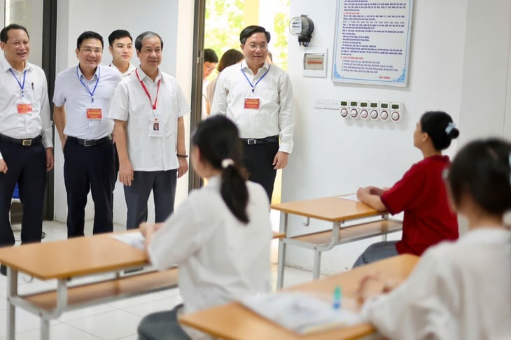 đình chỉ thi - Ảnh 2.