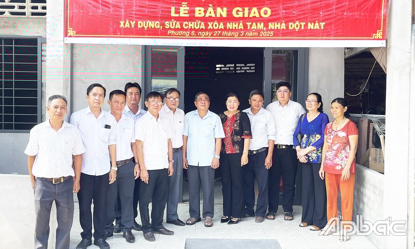 Bàn giao nhà kiên cố cho hộ dân có nhà tạm, dột nát tại TP. Mỹ Tho