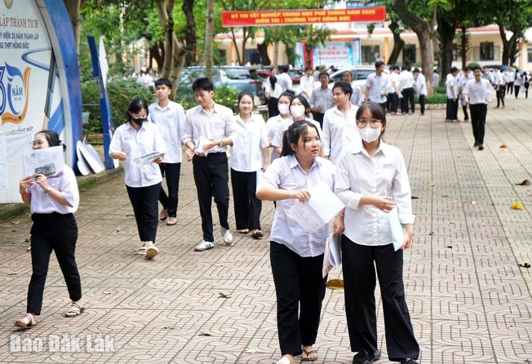 Candidates taking the exam at Hong Duc High School Examination Site. Photo by Thuy Hong