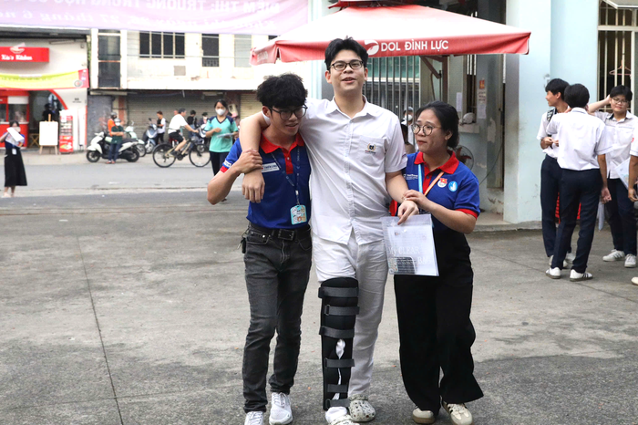 Tốt nghiệp THPT 2025: Nhiều sĩ tử mong đề thi ngữ văn nói về công nghệ, AI- Ảnh 3.