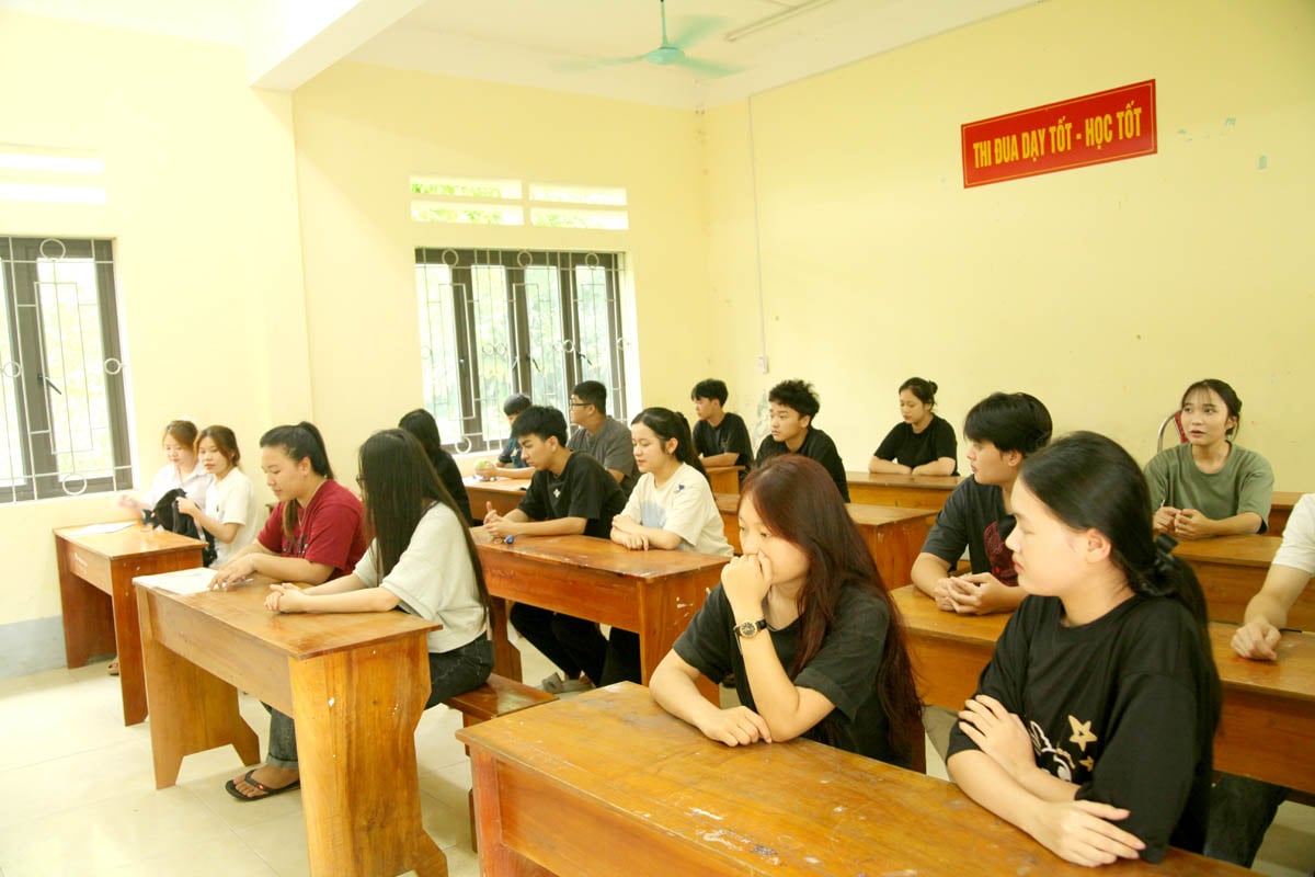Thí sinh tại điểm thi Trường THPT Ngọc Hà, thành phố Hà Giang (Ảnh: Phạm Hoan)