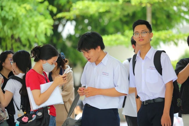 Đề thi ngữ văn THPT 2025 mang hơi thở thời đại- Ảnh 4.