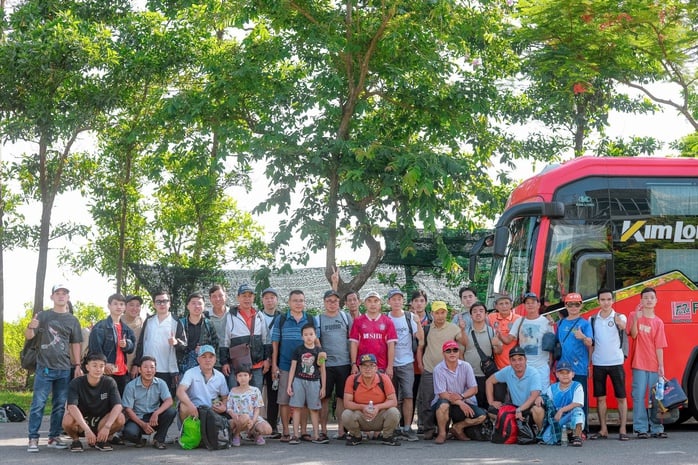 Cổ động viên SHB Đà Nẵng theo đội bóng vào TP HCM trước trận cầu “sinh tử”- Ảnh 1.