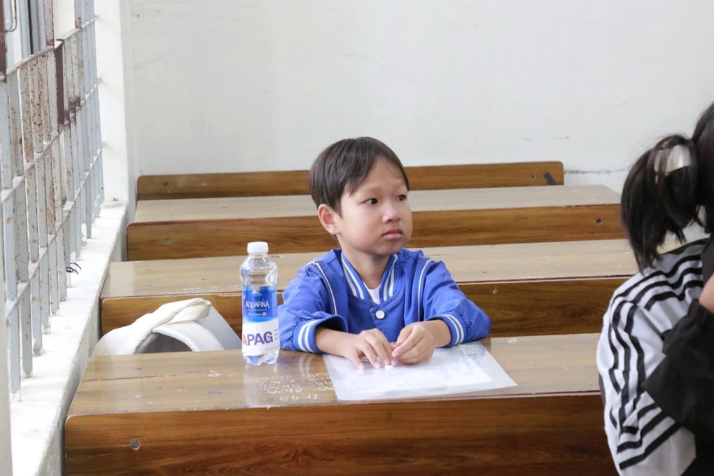 Thí sinh dự thi bị giám thị nhầm là học sinh tiểu học... đi lạc - 1