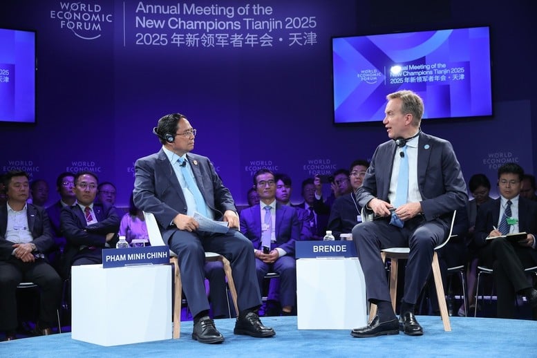 Ông Borge Brende đánh giá Việt Nam là nền kinh tế tăng trưởng rất nhanh - điều hiếm thấy trong bối cảnh kinh tế toàn cầu hiện nay; đề nghị Thủ tướng cho biết 