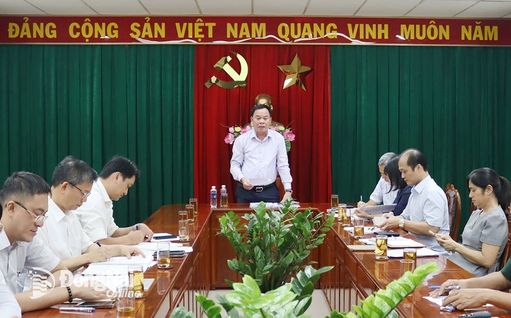 Chủ tịch UBND tỉnh Võ Tấn Đức phát biểu kết luận tại buổi làm việc. Ảnh: Hoàng Lộc