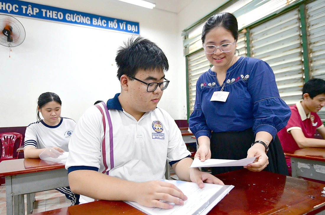 Thi tốt nghiệp THPT 2025: 2 bộ đề thi cho 2 đối tượng  - Ảnh 4.