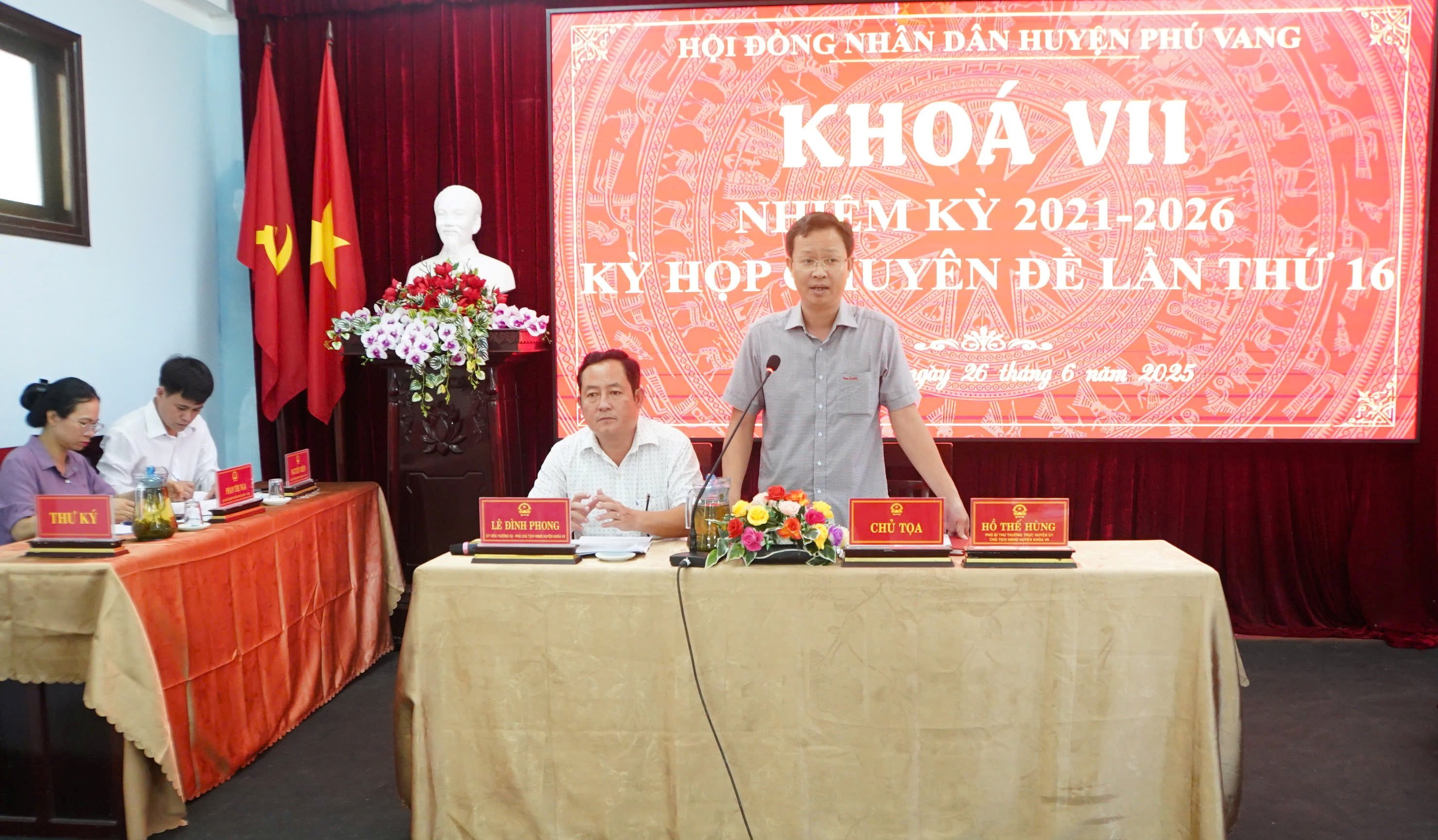 Phu Vang: Review and approve resolutions on budget and financial allocation