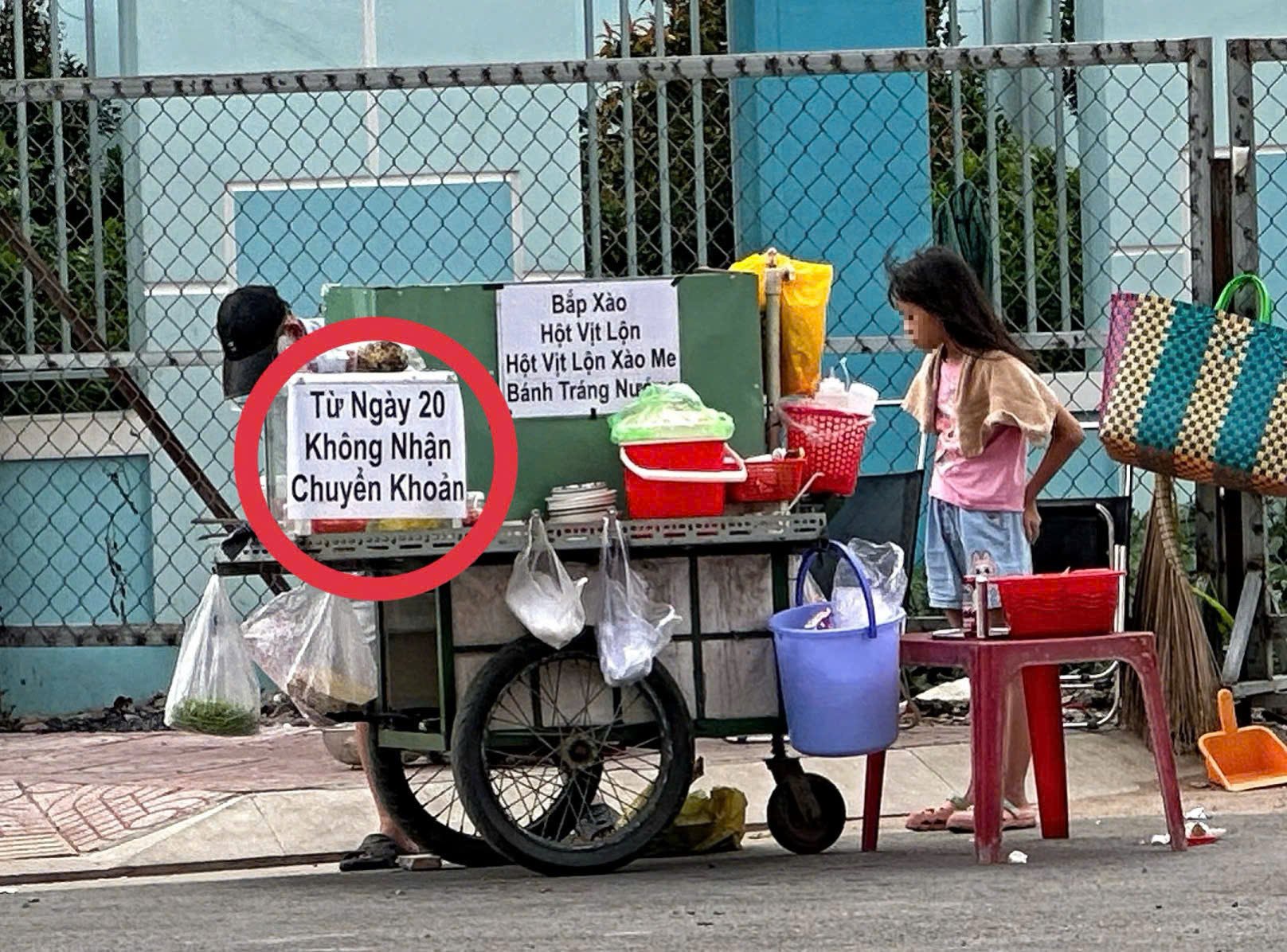 Quán quen ở TP.HCM bất ngờ không nhận chuyển khoản, khách… về nhà lấy tiền đến trả - Ảnh 3.