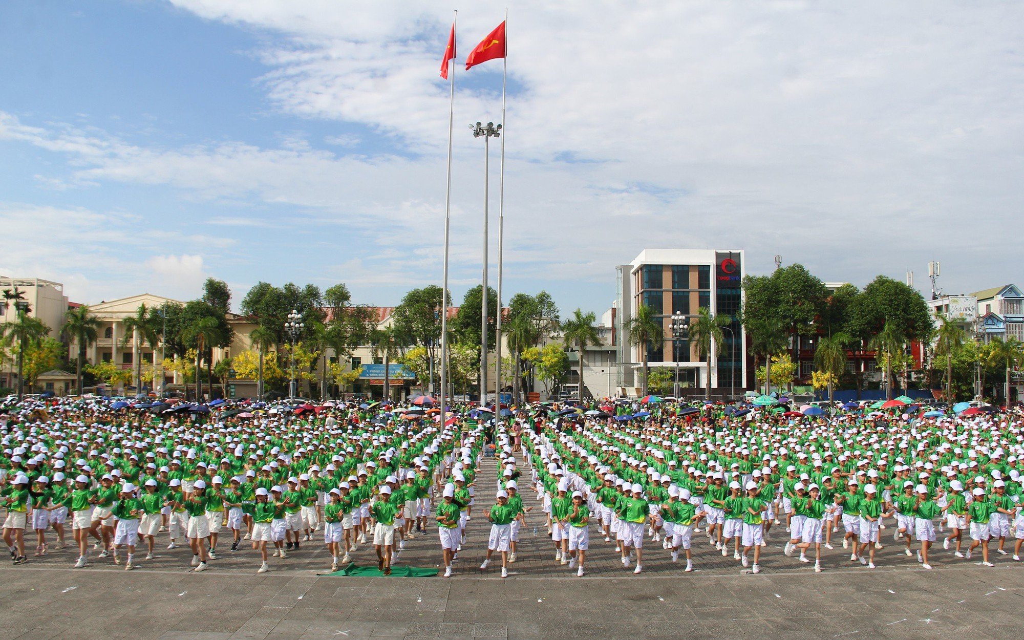 Thanh Hoa៖ រៀបចំពិធីបើករដូវក្តៅ ទិវាអូឡាំពិក និងសម្ពោធការហ្វឹកហាត់ហែលទឹកជាតិ បង្ការកុមារលង់ទឹក