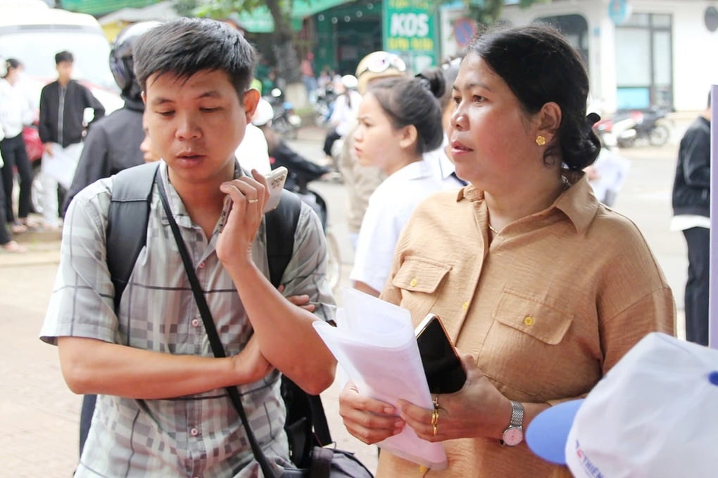 Giáo viên vùng cao vượt gần 120km đi thi để mong hoàn thiện bằng cấp - 1