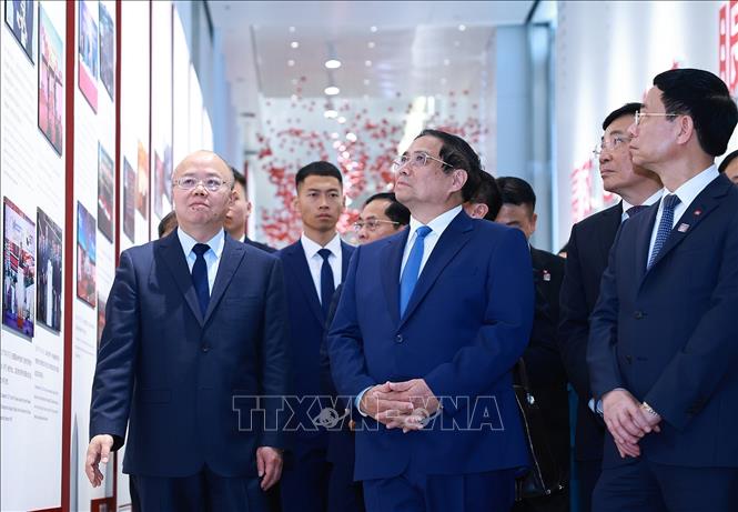 Thủ tướng tìm hiểu hoạt động của Sàn giao dịch chứng khoán Thượng Hải