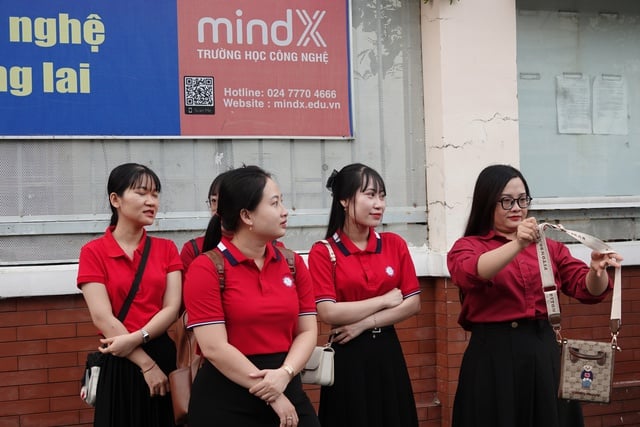 'Độc nhất' miền Tây: Thầy cô bền bỉ tiếp sức mùa thi suốt 30 năm - Ảnh 5.