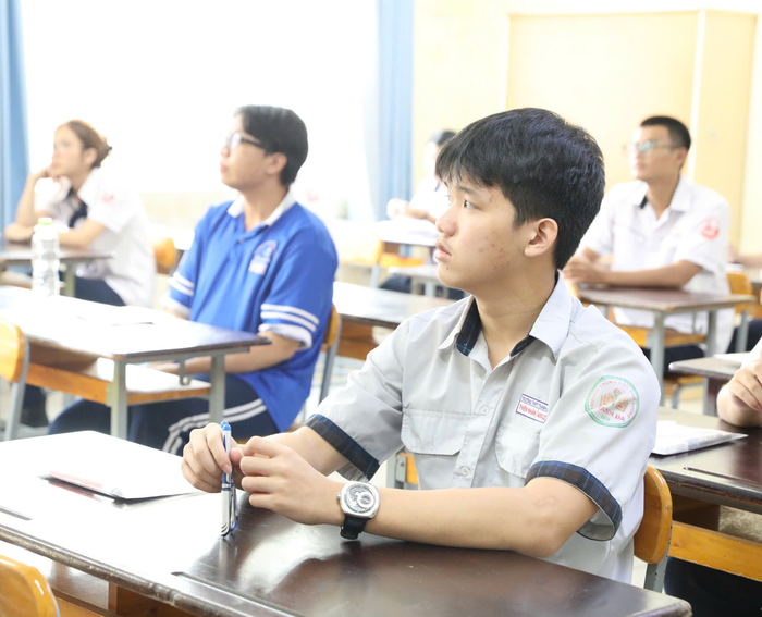 Tốt nghiệp THPT 2025: Nhiều sĩ tử mong đề thi ngữ văn nói về công nghệ, AI- Ảnh 5.