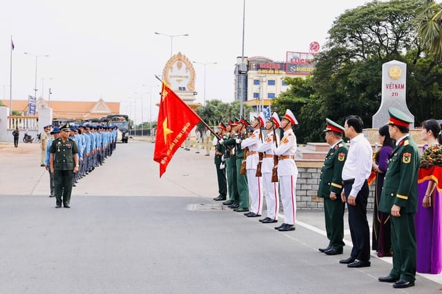Long An: Đón 106 hài cốt liệt sĩ, quân tình nguyện Việt Nam hy sinh tại Campuchia- Ảnh 2.
