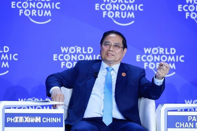 Thủ tướng Phạm Minh Chính thảo luận cùng diễn giả và khách mời tại Phiên thảo luận “Thế kỷ của châu Á có đang gặp thách thức?” (Ảnh: Dương Giang/TTXVN)