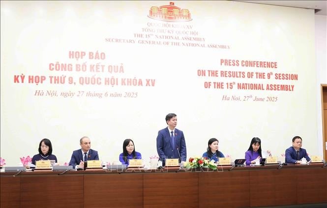 Tổng thư ký, Chủ nhiệm Văn phòng Quốc hội Lê Quang Tùng chủ trì Họp báo. Ảnh: Phương Hoa/TTXVN