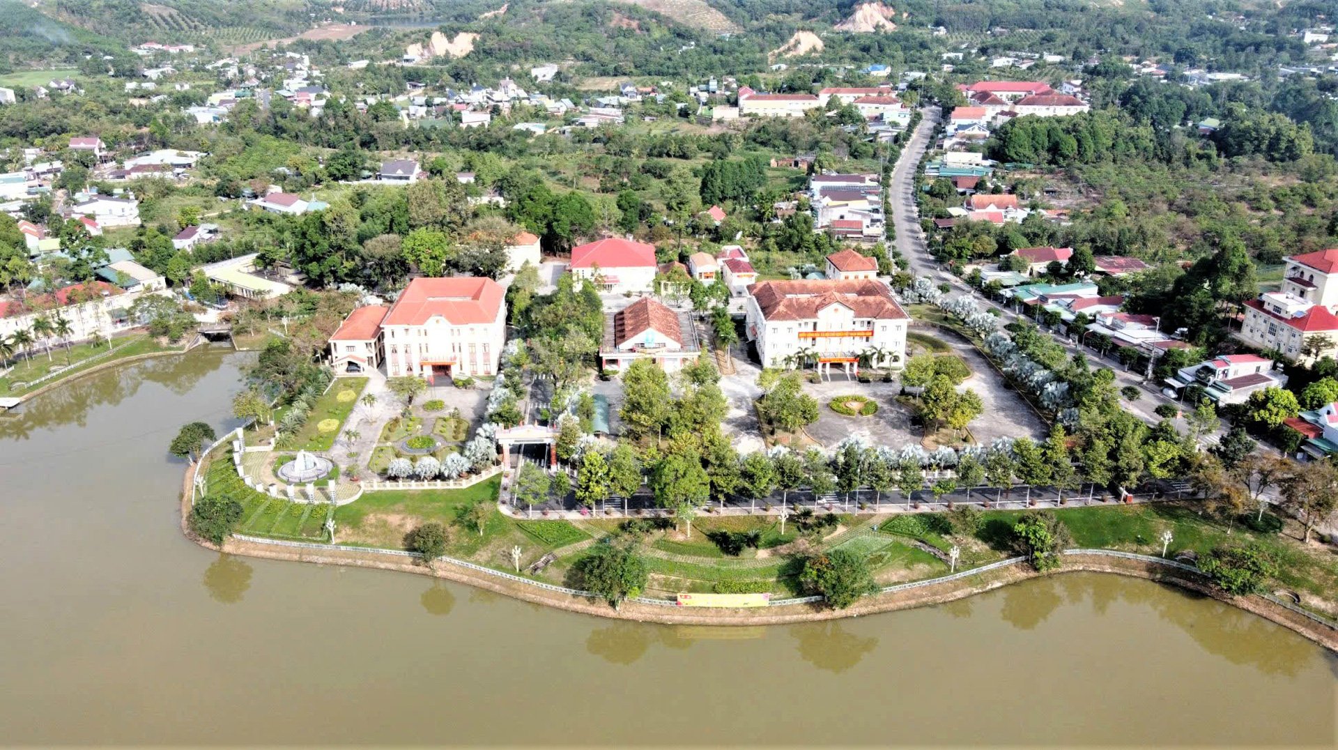 Trụ sở của UBND huyện Đạ Huoai (cũ) nay được sử dụng cho UBND xã Đạ Huoai mới