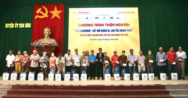 អំណោយចំនួន 100 ជូនជនក្រីក្រ និងជួបការលំបាកនៅខេត្ត Vinh Long រូបថត ២