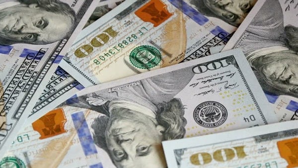 Tỷ giá USD hôm nay 276 Đồng USD rơi xuống mức thấp nhất trong hơn ba năm so với đồng EUR