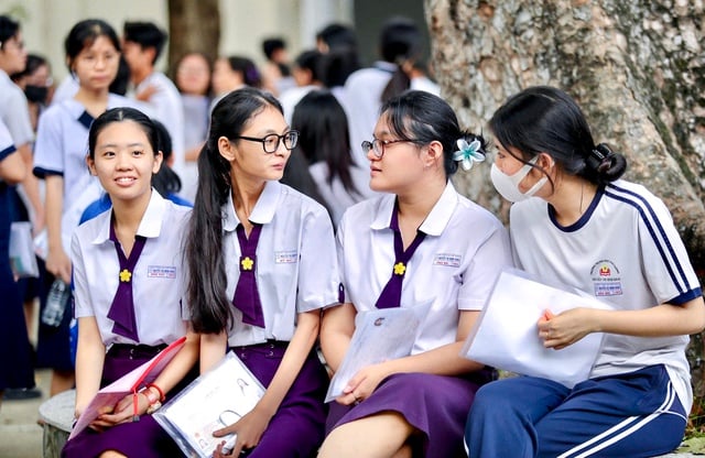 Thi tốt nghiệp THPT 2025: Đề tiếng Anh hay và khó, dự đoán đa số 5, 6 điểm- Ảnh 1.