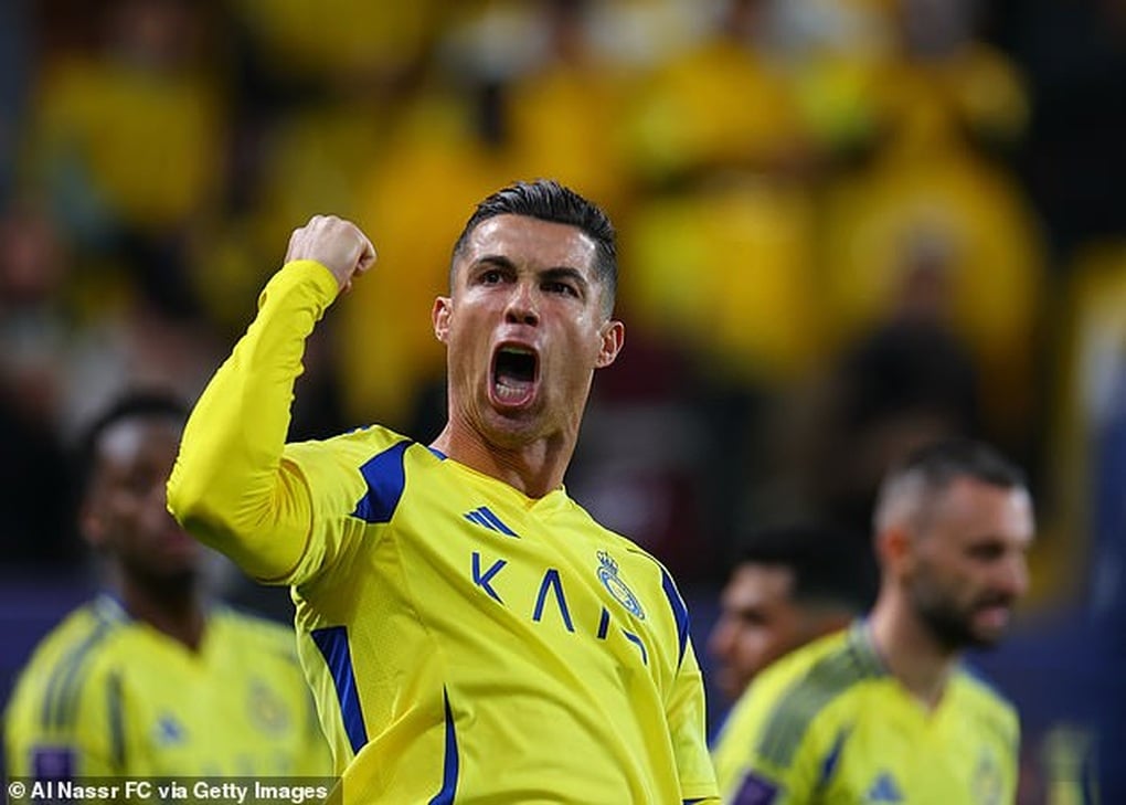 Đãi ngộ “vua chúa” của Ronaldo: Một ngày lương bằng nhiều người làm cả đời - 1