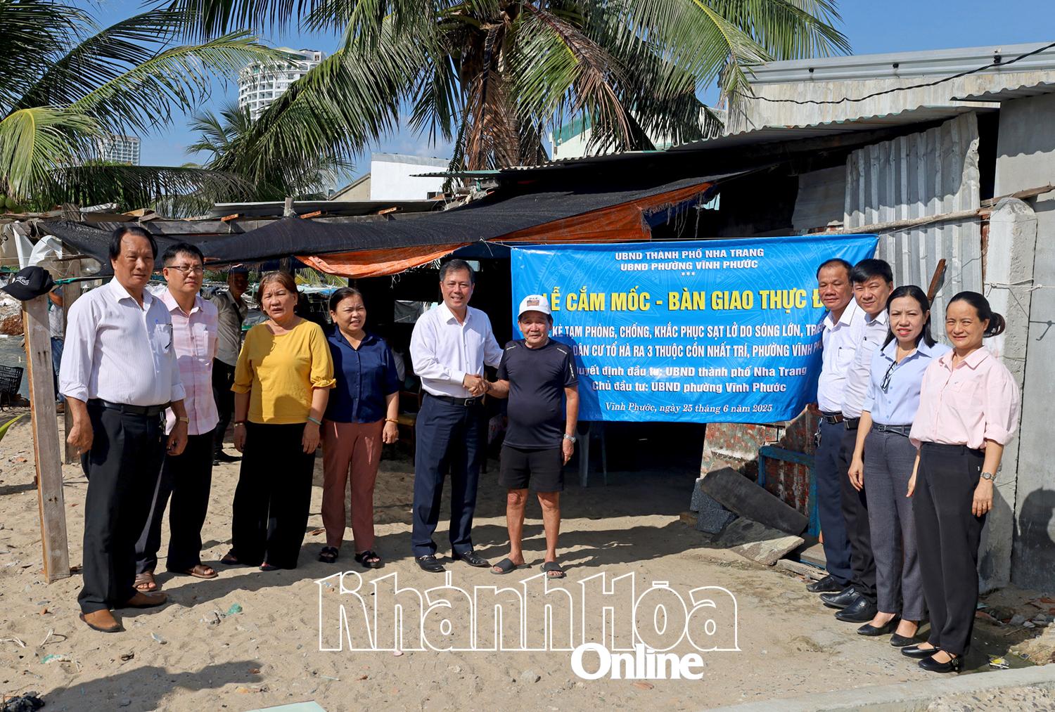 Lễ cắm mốc, bàn giao thực địa có sự chứng kiến của lãnh đạo thành phố và người dân Tổ Hà Ra 3.