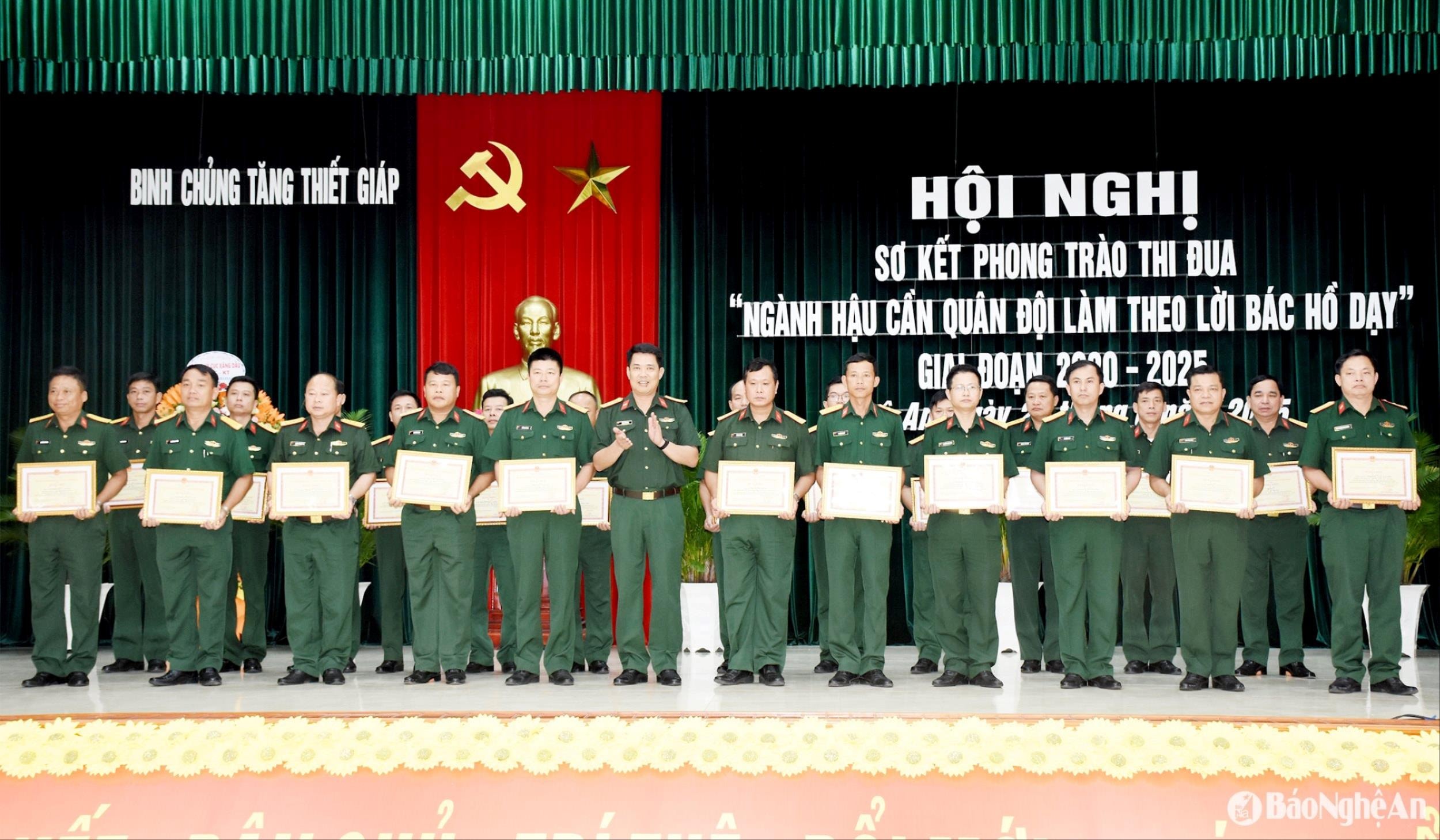 Le Corps blindé a félicité 28 groupes et individus dans le mouvement d'émulation « Le secteur de la logistique militaire suit les enseignements de l'Oncle Ho »