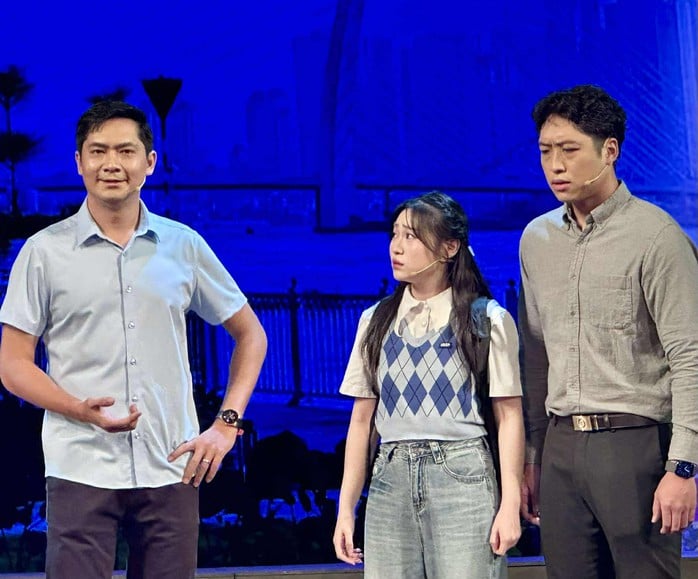 Lâm Vỹ Dạ, Minh Luân tạo ấn tượng manhj tại Hà Nội với vở "Một cuộc chiến khác" - Ảnh 2.