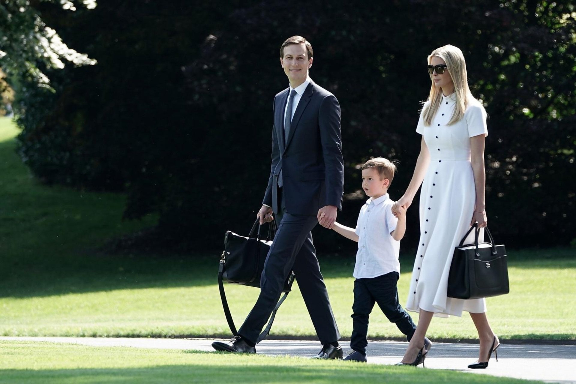 Cháu gái của Tổng thống Mỹ Donald Trump được nuôi dạy khéo léo như thế nào? - 1